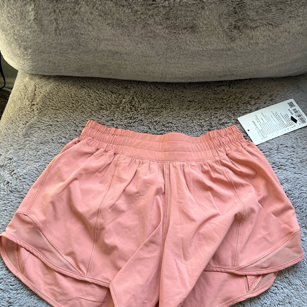 LULULEMON *New With the Tağs! Hotty Hot LR Short 4” *Lined.